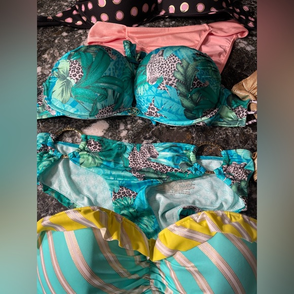 Listing for exposure shot only 34DD and S or M sets - Picture 8 of 15